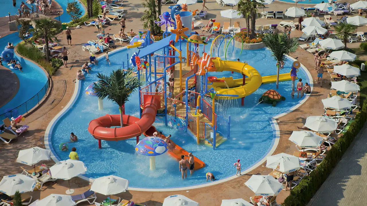 wodny plac zabaw dla dzieci w DIT Evrika Beach Club