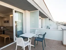 Balkon z meblami w Don Juan Tossa