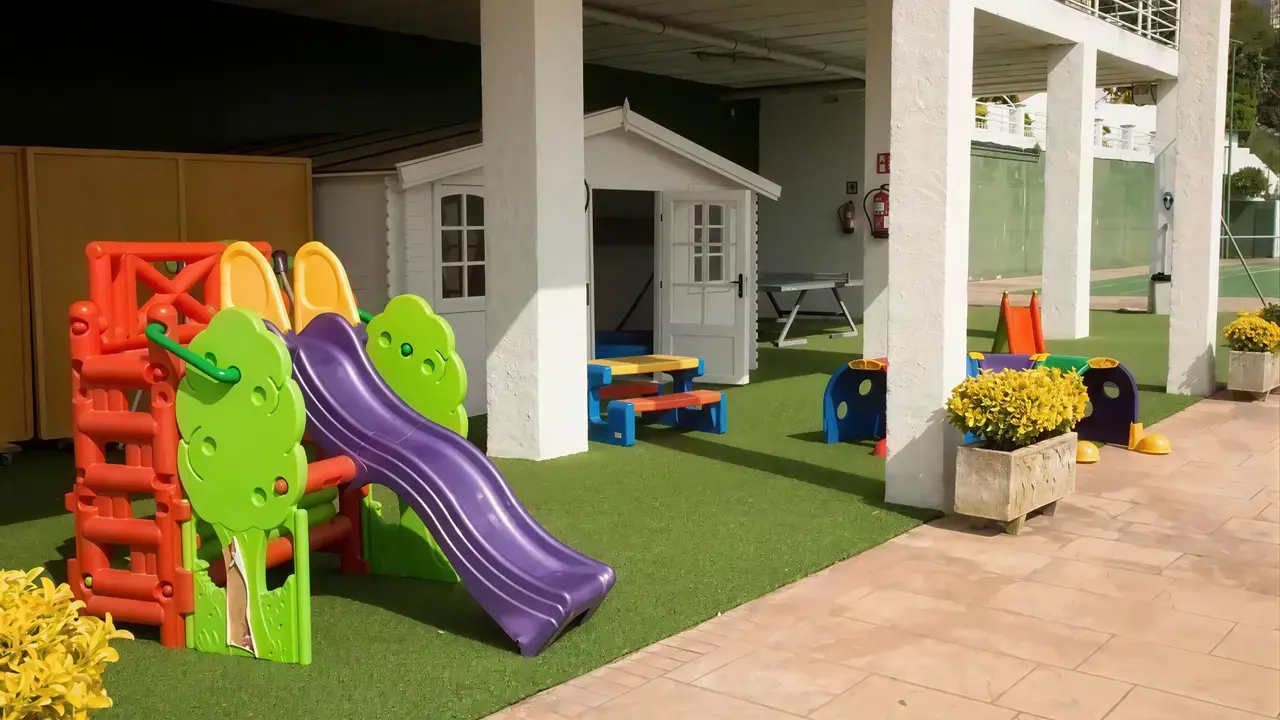 Plac zabaw dla dzieci w Don Juan Tossa