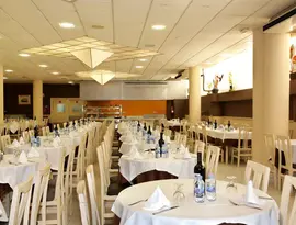 Restauracja z nakrytymi stołami w Don Juan Tossa