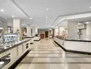 Bufet z jedzeniem w hotelu Doubletree by Hilton Sharks Bay