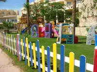 Kolorowy plac zabaw dla dzieci w Doubletree by Hilton Sharks Bay