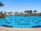 Duży basen w hotelu Doubletree by Hilton Sharks Bay