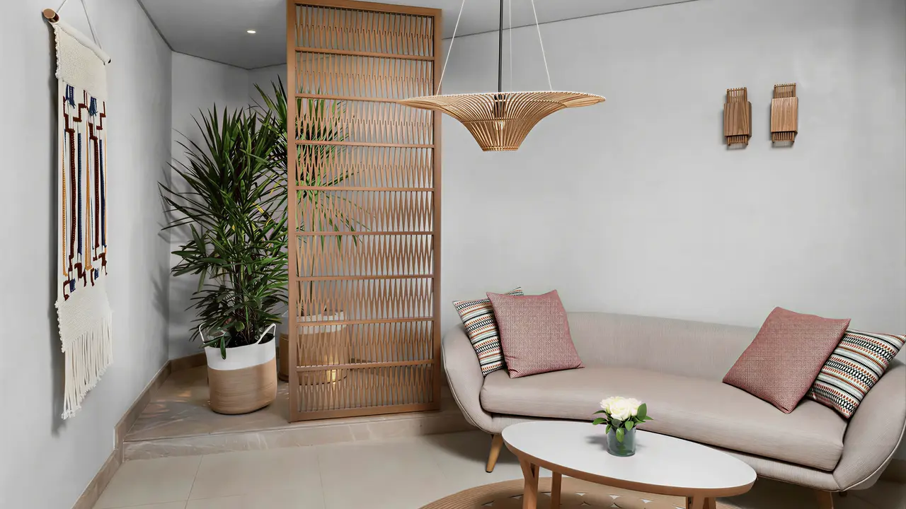 Nowoczesny salon wypoczynkowy w Doubletree by Hilton Sharks Bay