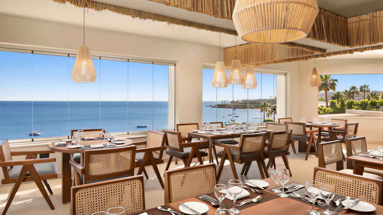 Restauracja w Doubletree by Hilton Sharks Bay z widokiem na morze