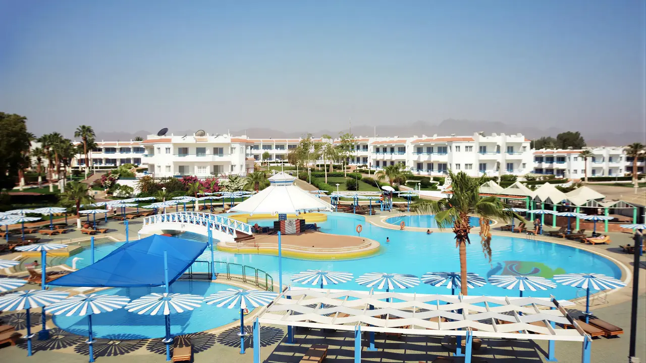 Widok na kompleks basenowy Dreams Beach Resort Sharm El Sheikh