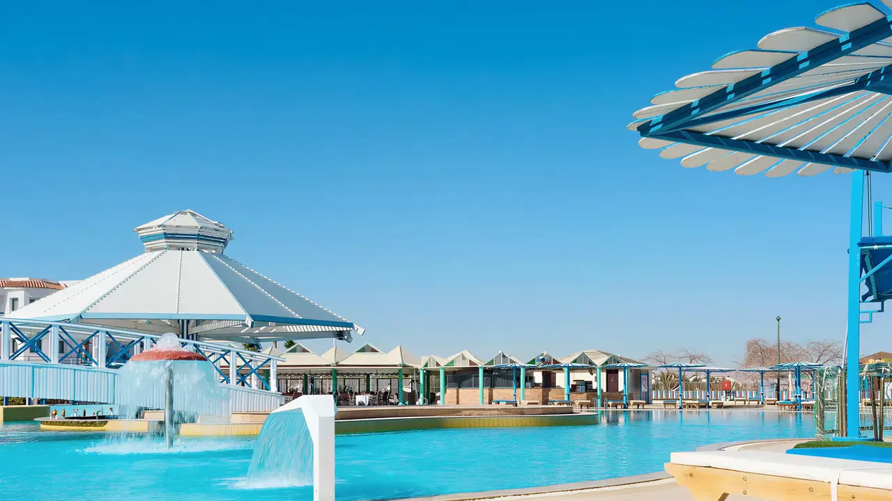 Basen z fontannami w Dreams Beach Resort Sharm El Sheikh