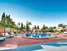Basen i leżaki w Dunas Suites & Villas Resort