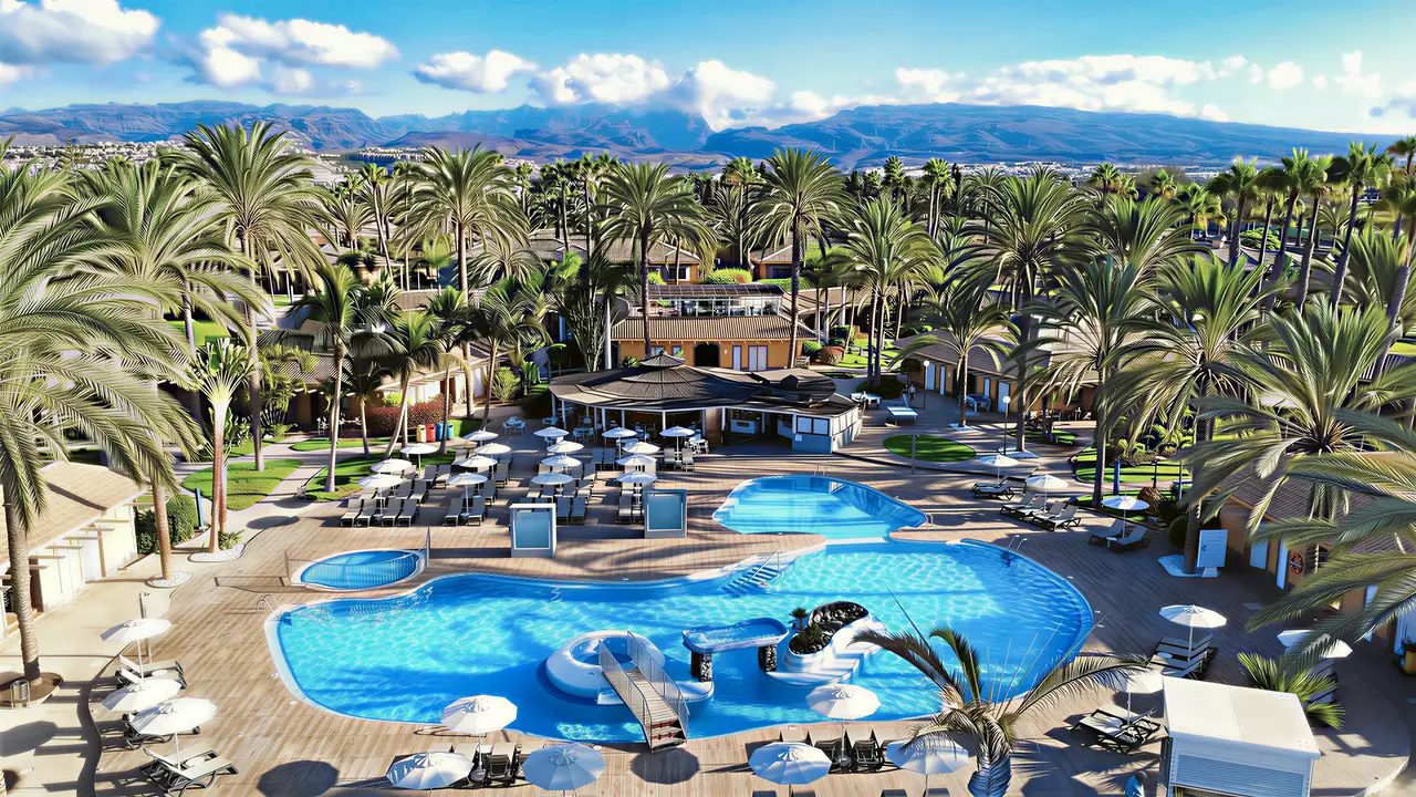 Widok na kompleks basenowy w Dunas Suites & Villas Resort
