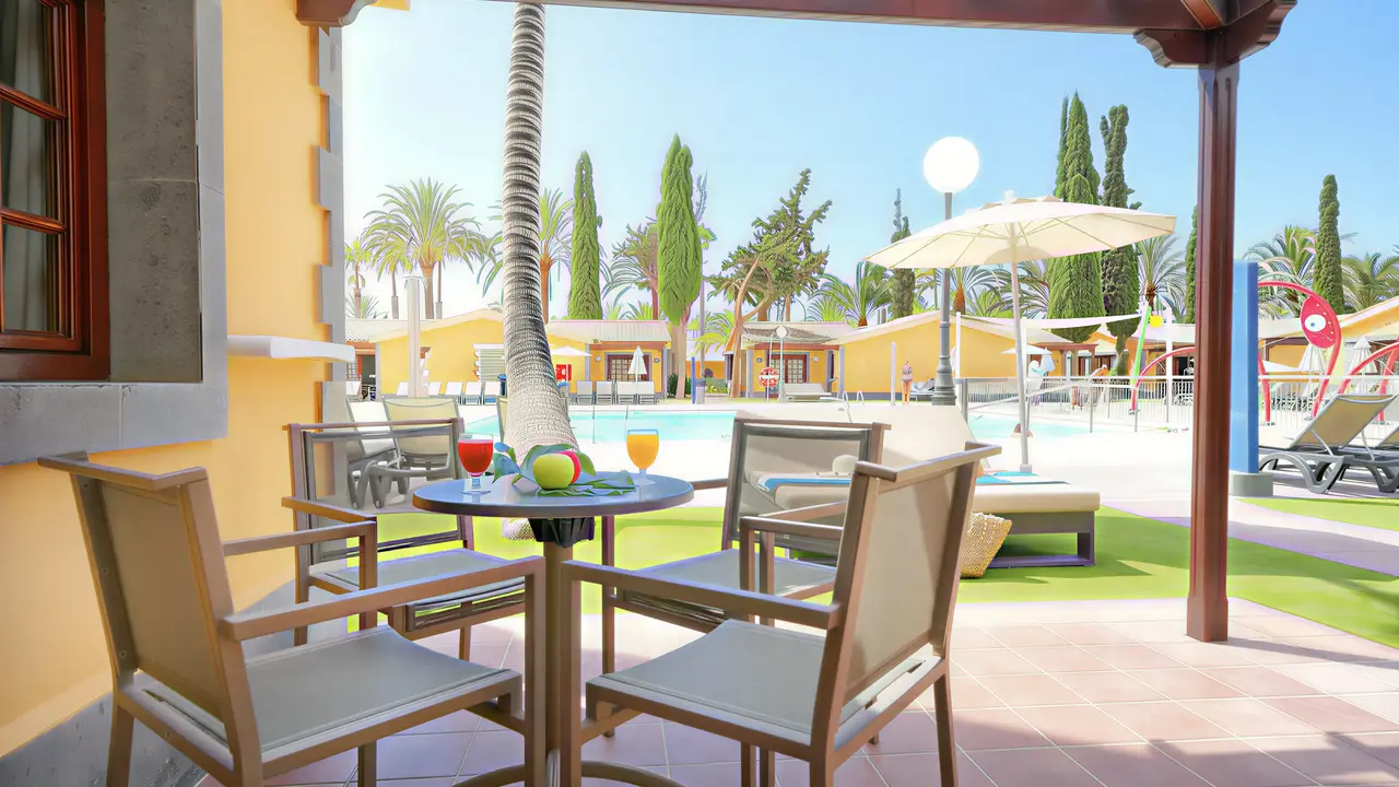 Taras z meblami w Dunas Suites & Villas Resort