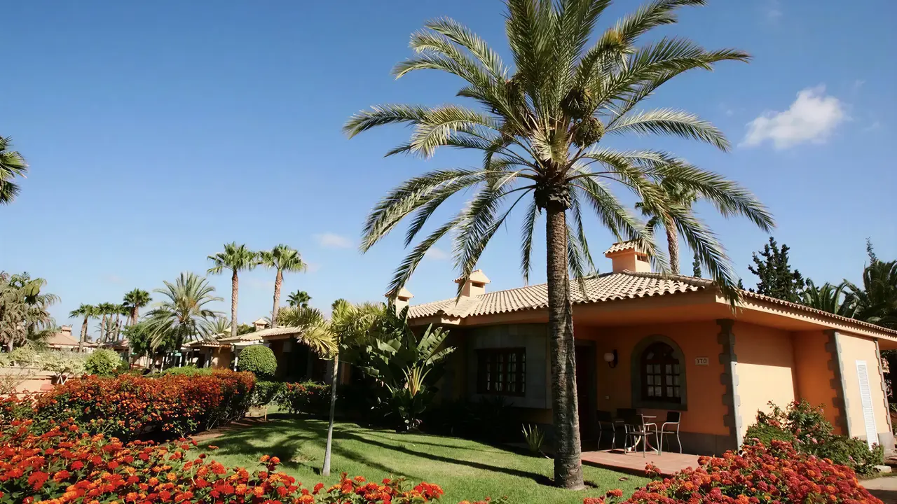 Budynek i ogród w Dunas Suites & Villas Resort
