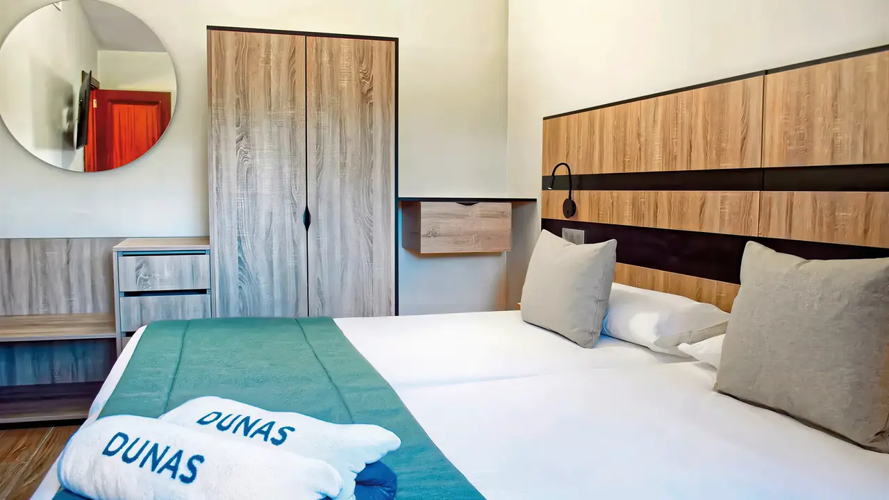 Pokój z łóżkiem w hotelu Dunas Suites & Villas Resort
