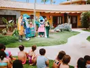 Zabawy z maskotkami dla dzieci w Dunas Suites & Villas Resort