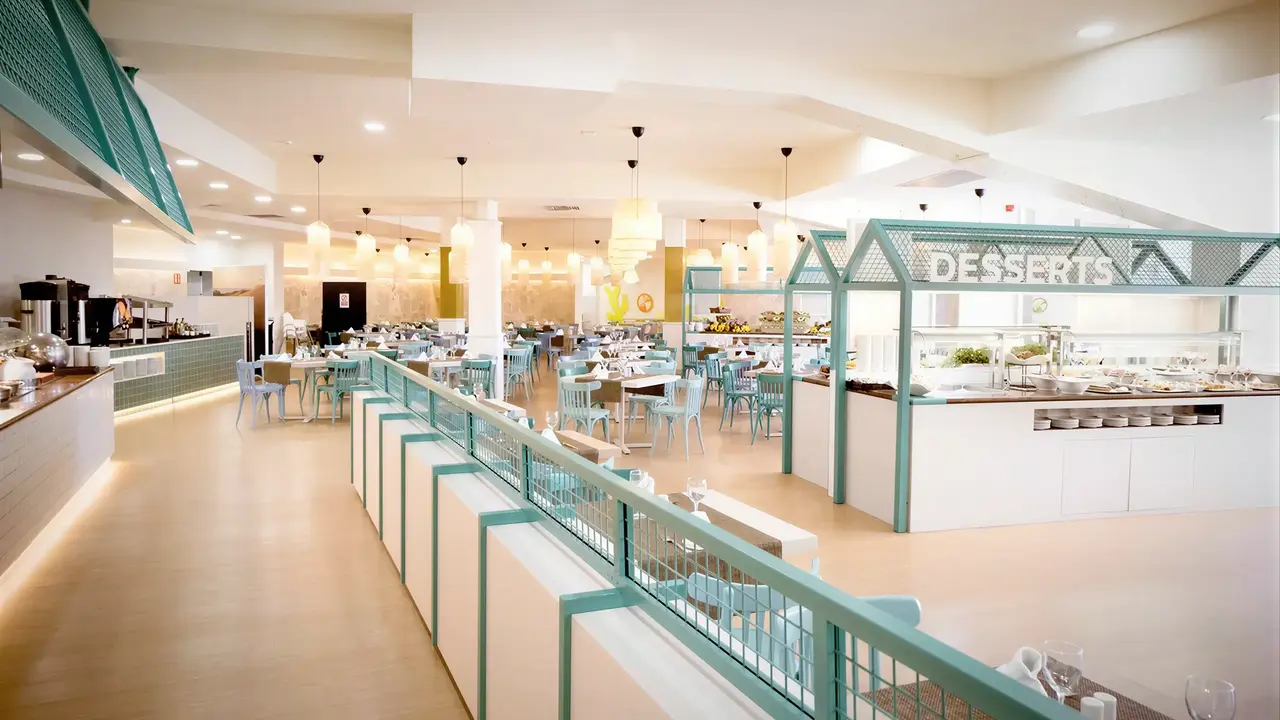 Restauracja z bufetem deserowym w Dunas Suites & Villas Resort