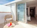 Prywatny balkon z widokiem na pokój Dwo Sirius (Santa Susanna)