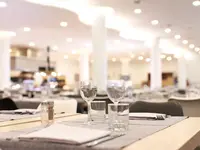 Nakryte stoły w restauracji Dwo Sirius (Santa Susanna)
