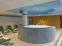 Strefa spa z jacuzzi w Dwo Sirius (Santa Susanna)
