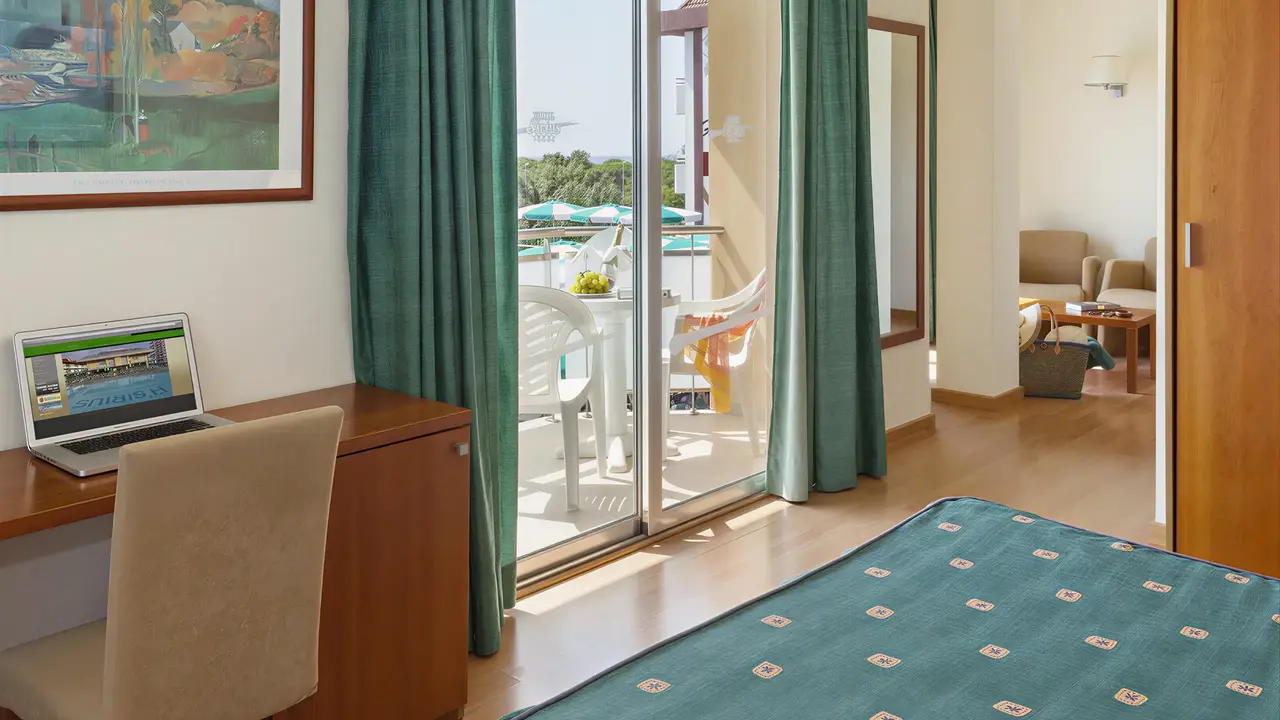 Pokój z balkonem w hotelu Dwo Sirius (Santa Susanna)
