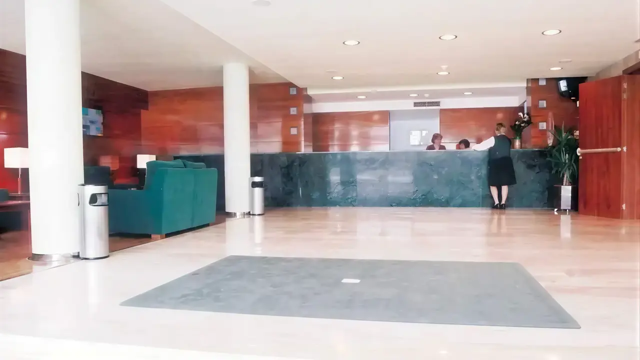 Recepcja i lobby w hotelu Dwo Sirius (Santa Susanna)