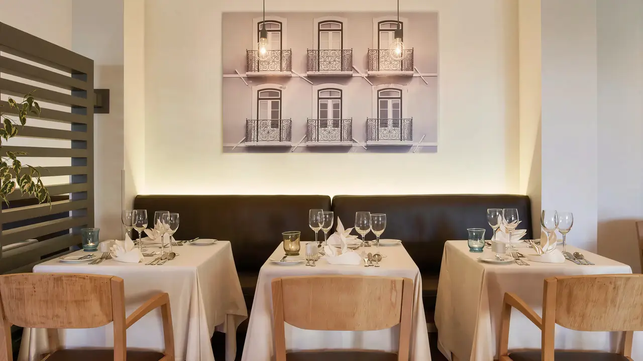 Elegancko nakryte stoły w restauracji Eden Mar