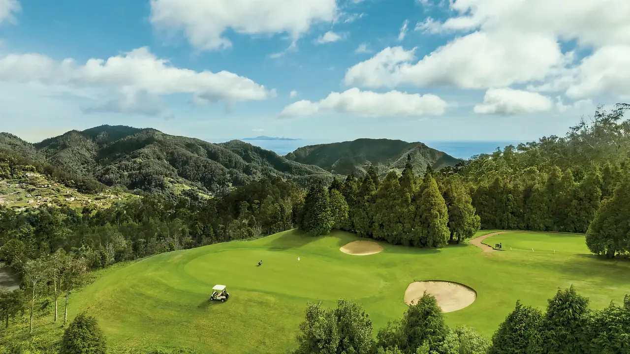 Pole golfowe w Eden Mar z wózkiem
