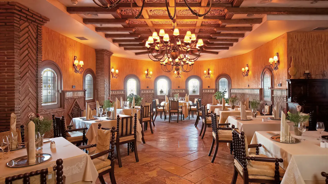 Elegancka restauracja w hotelu Elba Estepona Gran Hotel Thalasso & Spa