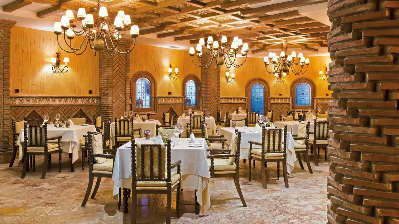 Elegancka restauracja w hotelu Elba Estepona Gran Hotel Thalasso & Spa