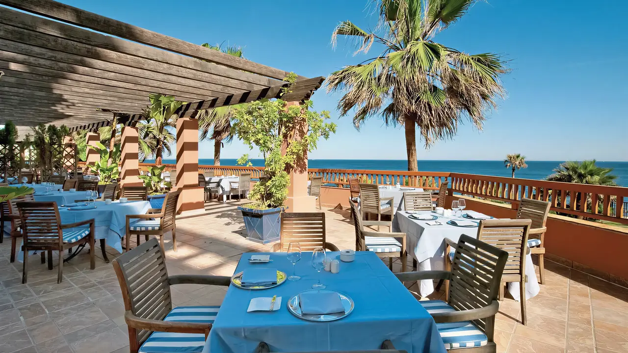 Restauracja na tarasie z widokiem w Elba Estepona Gran Hotel Thalasso & Spa