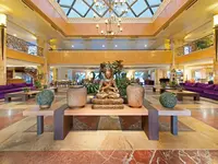 Eleganckie wnętrze lobby w Elba Estepona Gran Hotel Thalasso & Spa