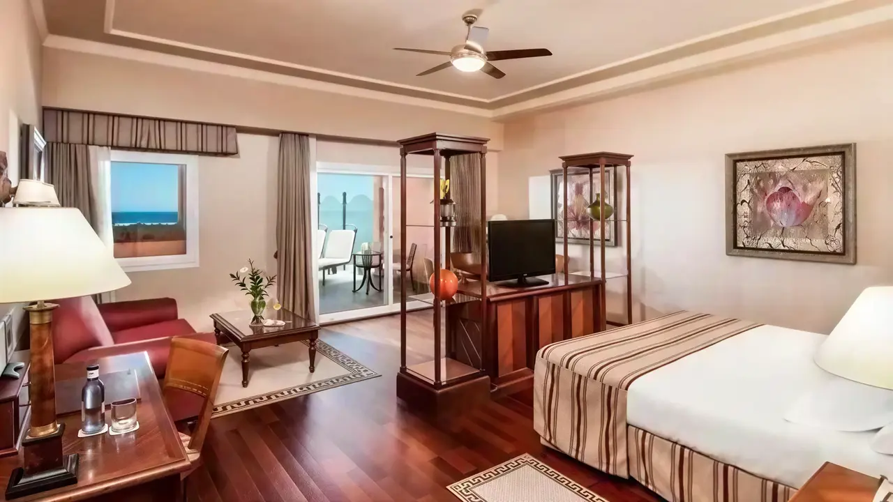 Przytulny pokój z łóżkiem w Elba Estepona Gran Hotel Thalasso & Spa