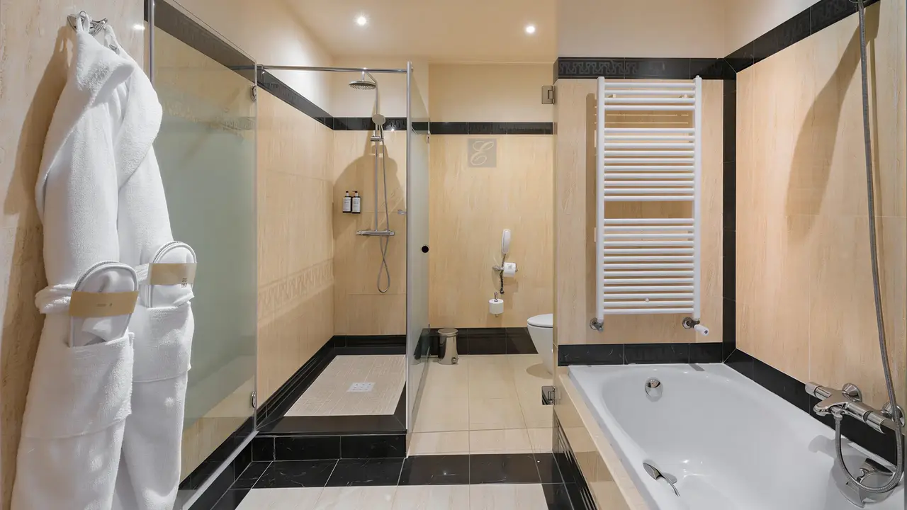 Nowoczesna łazienka w hotelu Elba Estepona Gran Hotel Thalasso & Spa