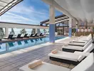 Basen i leżaki w hotelu Elba Estepona Gran Hotel Thalasso & Spa