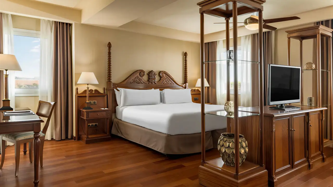 Pokój z łóżkiem w hotelu Elba Estepona Gran Hotel Thalasso & Spa