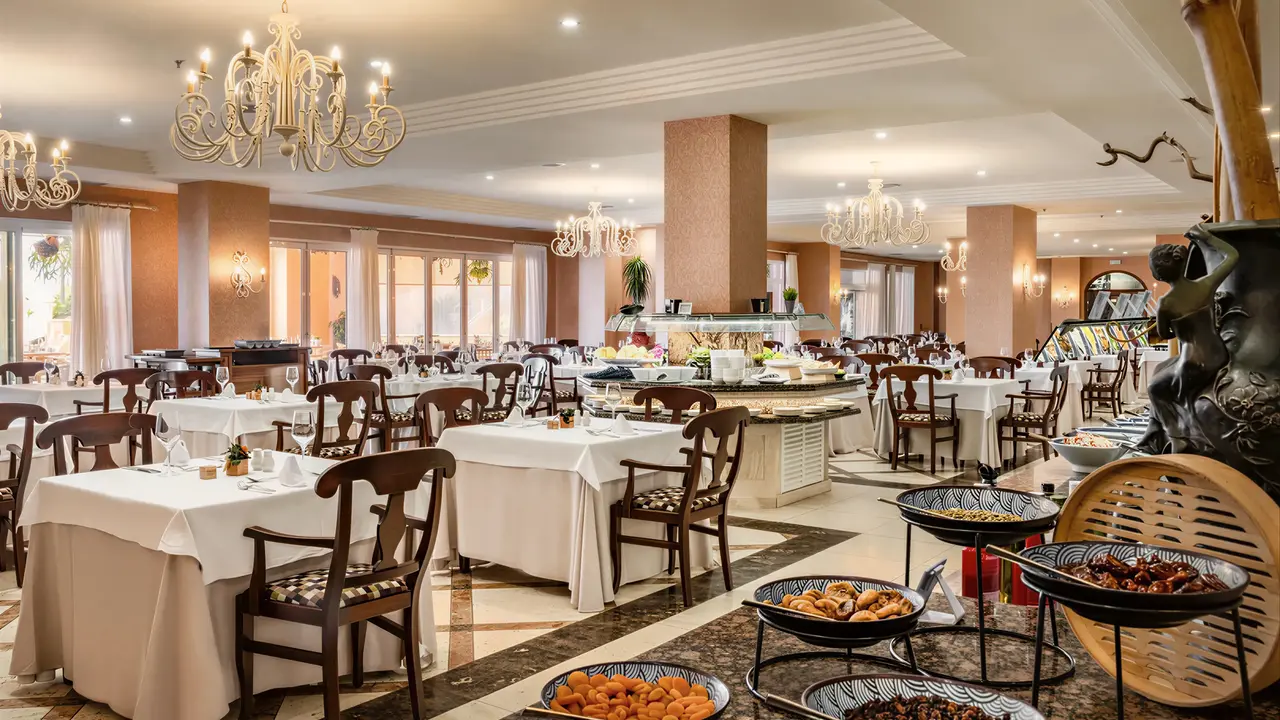 Elegancka restauracja z bufetem w Elba Estepona Gran Hotel Thalasso & Spa