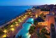 Widok na kompleks Elba Estepona Gran Hotel Thalasso & Spa z basenami
