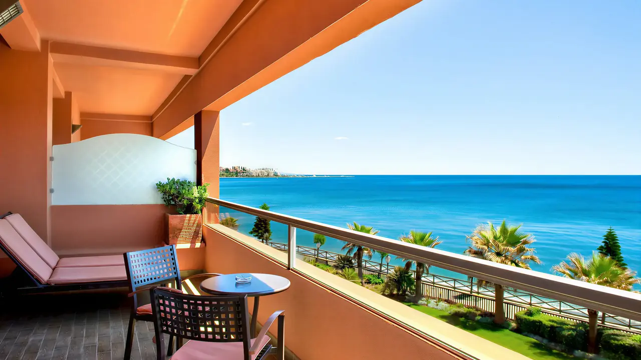 Balkon z widokiem na morze w Elba Estepona Gran Hotel Thalasso & Spa