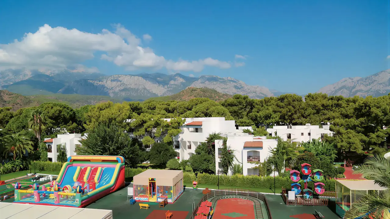 Plac zabaw dla dzieci w Emelda Sun Club
