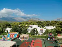 Plac zabaw dla dzieci w Emelda Sun Club