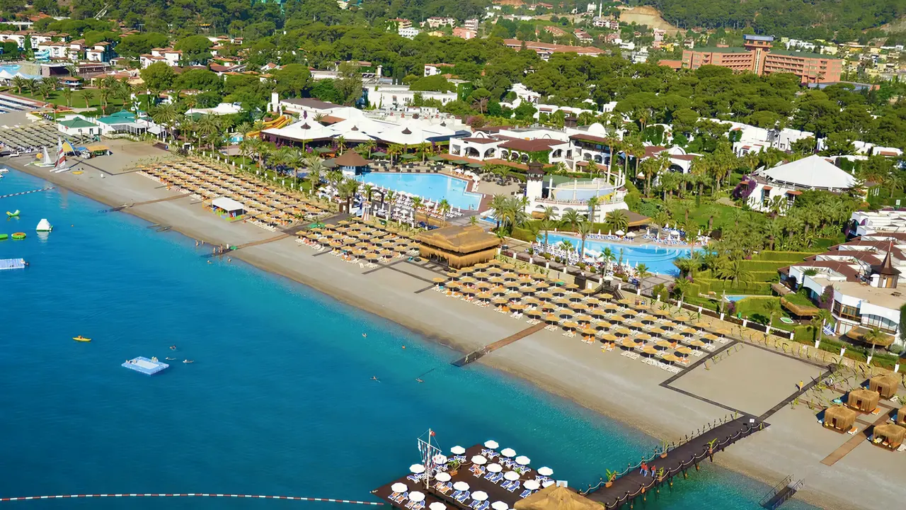 Widok z lotu ptaka na kompleks Emelda Sun Club