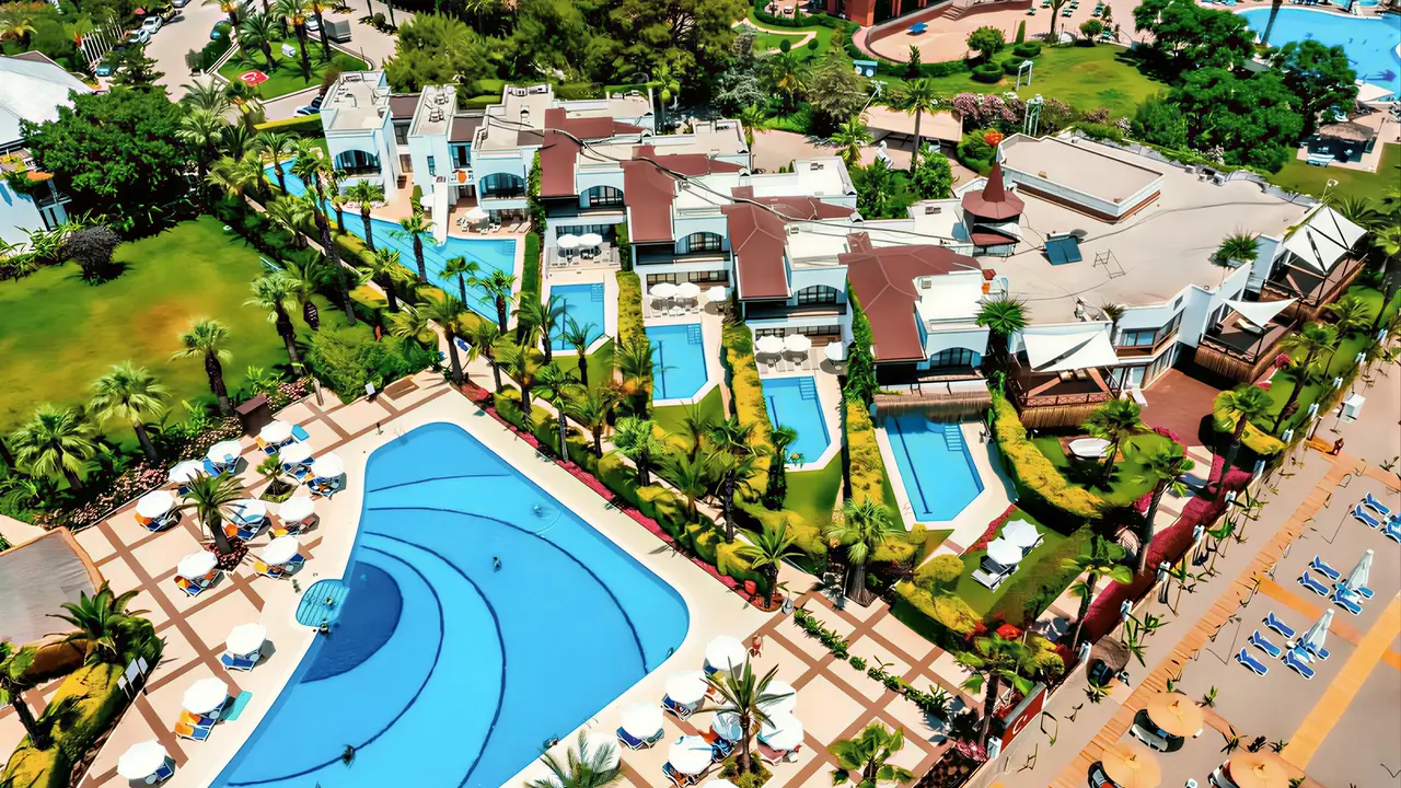 Widok z góry na kompleks Emelda Sun Club