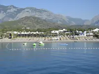 Rowerki wodne na plaży w Emelda Sun Club