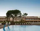 Basen i leżaki w hotelu Epic Sana