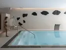 Wewnętrzny basen relaksacyjny w Epic Sana