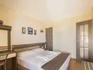 Pokój z łóżkiem w Esra & Family Suite