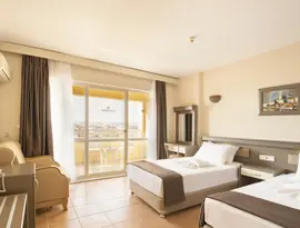 Pokój z łóżkami w Esra & Family Suite