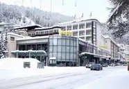 Budynek Europe (Davos) w zimowej scenerii