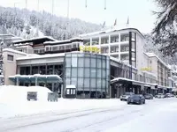 Budynek Europe (Davos) w zimowej scenerii