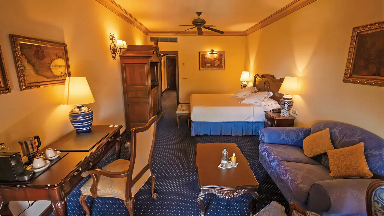 Wnętrze pokoju gościnnego w Europe Villa Cortes