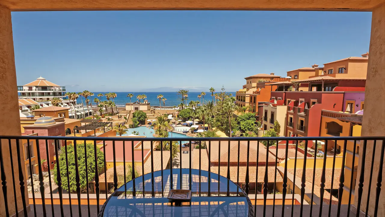 Balkon z widokiem na Europe Villa Cortes