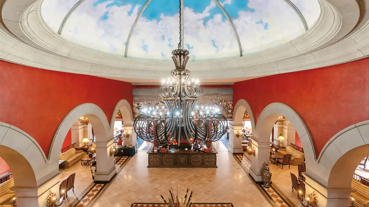 Reprezentacyjne lobby w hotelu Europe Villa Cortes